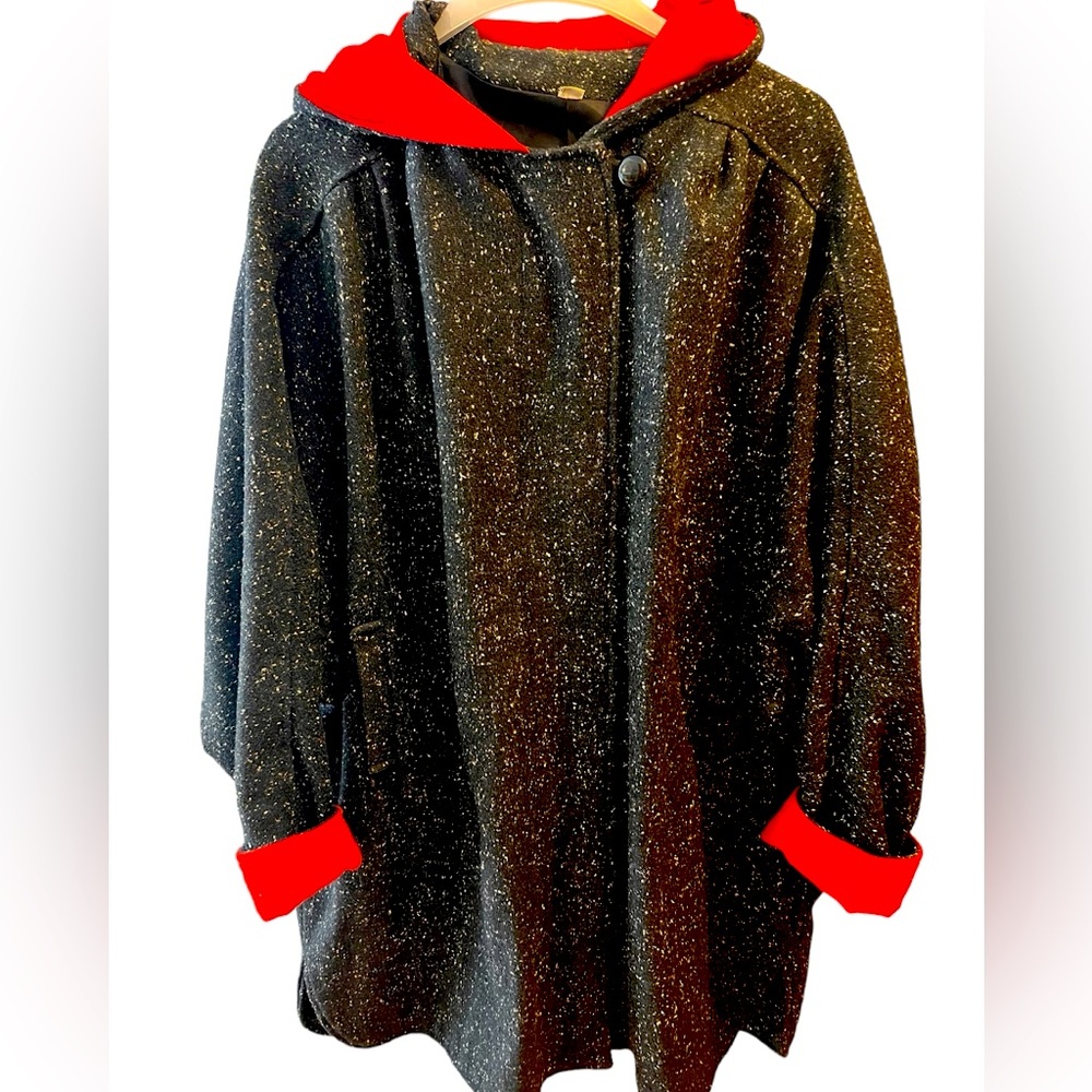 Black and White Speckled Hooded Lined Wool Coat with Red Accents.  Size = 20.5.